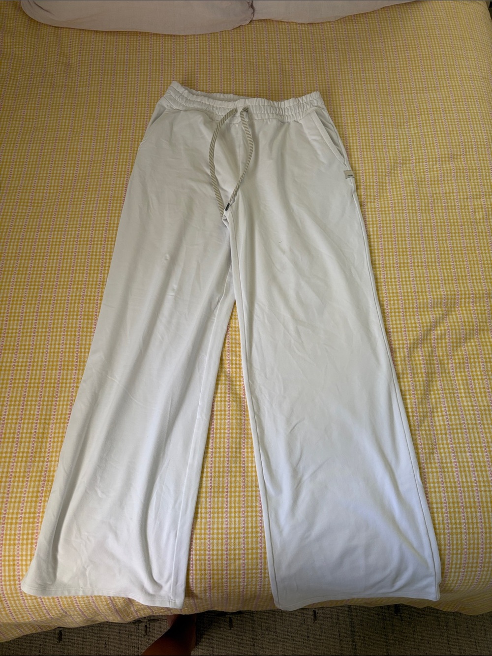 Vuori Halo Essential Wide-Leg Drawstring Pants in White